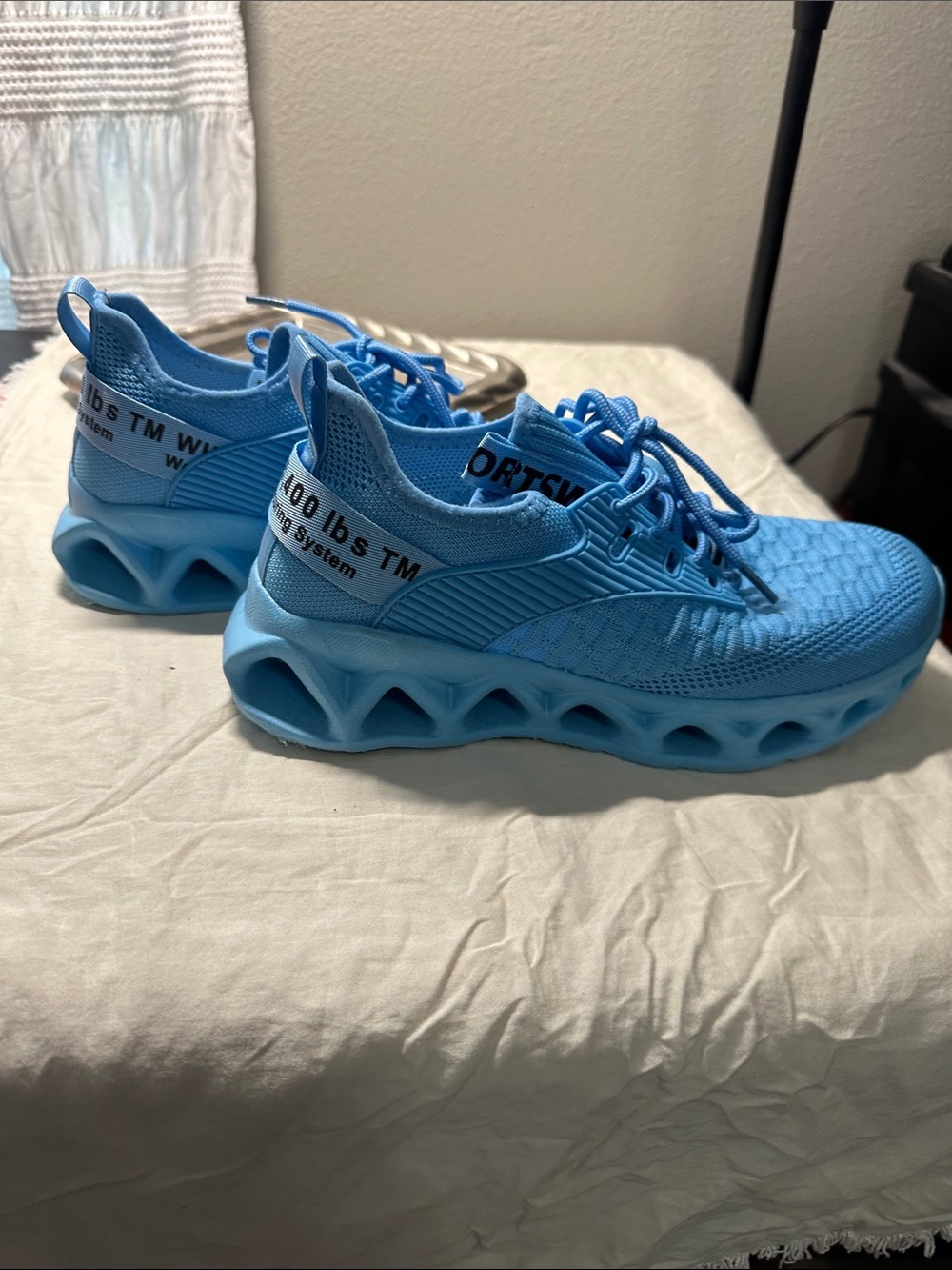 Ladies Sz 7.5 Lightweight Blue Athletic Sneakers